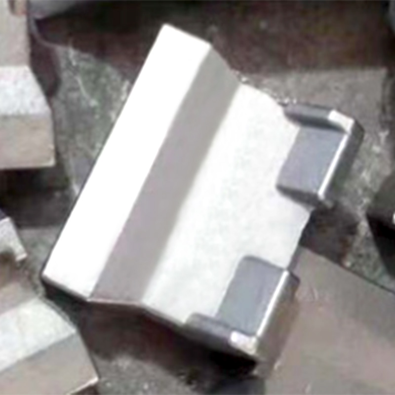 Tarkkuusvalettu välikappale yhdensuuntaisesti